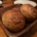 オレンジ - ポルチーニの塩フォカッチャ，そのままで充分美味しいのです