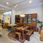 Woodwork Welcome Coffee - 家具の販売エリア