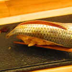 鮨処 凜 - おまかせ　１１０００円（税込）　握り-１　こはだ【２０２４年４月】