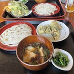 Inaka Udon Wako - 肉汁うどん並盛り　舞茸天