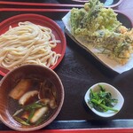 Inaka Udon Wako - 肉汁うどん並盛り　天ぷら盛り合わせ