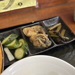 Aji No Hiroseya - 左からきゅうりの糠漬け、牡蠣の佃煮（大）、フキとワラビの煮物