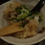 ぼうの - 鉄鍋ご飯に山葵と浅葱の薬味を加えていただく