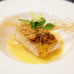フランス食堂 シェ・モア - ディナーコース 5400円 の真鯛のポワレ