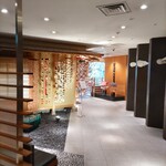 日本料理「雲海」 - 入口から奥の方、庭園方面を写してみました。