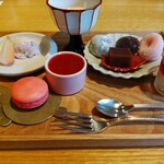 日本料理「雲海」 - そして数々のデザートたち。和菓子から洋菓子まで、こちらも春をモチーフにした食材、スイーツが多くて、大満足♪