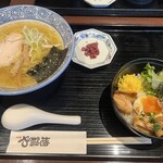 地鶏や - 鶏白湯そばとミニ鶏三味丼(1,350円)