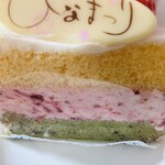 菓子屋 イコナ - ひな祭りカラーのクリームとスポンジで綺麗