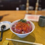 いわ志 - いくらは中盛り分にいくらがダメな相方の小盛り分も入れてもらった量です