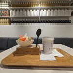 Meido In Pieruerume - 桜のソフトクリーム、コーヒー