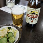 とら食堂 - ビールにはお新香が付いていた。