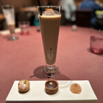 モノリス - 11.アイスカフェオレ、お茶菓子。