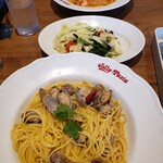 ジョリーパスタ - ボンゴレとエビトマトかな？