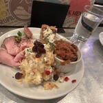 八十郎 - ポテトサラダ、キッシュ、イイダコのトマト煮