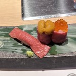 にく稲 - 肉寿司3種盛り　赤身肉寿司、雲丹巻き、いくら巻き