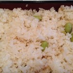 くろぎ - おみやを持たせてくれます。青豆の炊き込みごはんです。