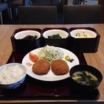 寅福 - コロッケ定食980円