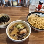 Ramemmokuren - つけ麺大盛りと軟骨丼。普通盛りでよかったかも。