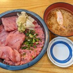 大和水産 - 【2024/4】大トロとネギトロ丼(全景)