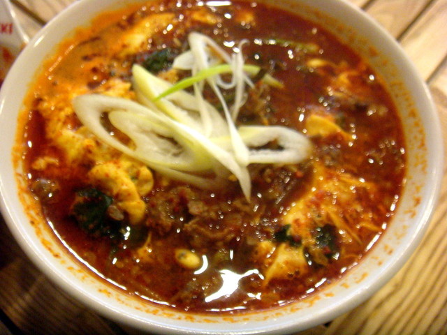 ユッケジャンクッパ、強烈な辛さでした（が辛いもん好きにはたまりませ