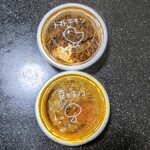 スパイスカレー高丸 - 本日は女性の店員さんがいたのですがとても丁寧な方でした。テイクアウトの方のカレーを車まで一緒に持っていってましたし、この絵も多分そう。