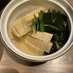 地下だけど入ったら雰囲気が良くて料理人がしっかり食事を作ってお酒もたくさんあって楽しいお店。ごんべえ - 