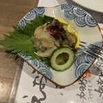 地下だけど入ったら雰囲気が良くて料理人がしっかり食事を作ってお酒もたくさんあって楽しいお店。ごんべえ - 