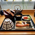 Ohitsu Zen Tambo - 昼おひつ膳（焼しゃけ）　別アングル