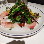 バレーナ - タチウオ、シマアジ、ヤリイカのカルパッチョ。野菜たっぷりがうれしい