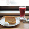 カフェ イモアン - 桜のシフォンケーキと苺の生ジュース