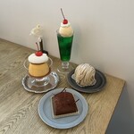 Patisserie cafe Toppen - レトロなプリン / 和栗のモンブラン / トゥー・ショコラ / メロンソーダ フロート