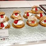 カフェ トスティーナ - ピスタチオシュークリーム