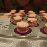 カフェ トスティーナ - いちごマカロン