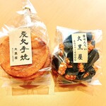 Mukasi Senbei Daikokuya - 炭火醤油、江戸巻