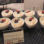 カフェ トスティーナ - グアバとココナッツムース