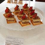 カフェ トスティーナ - いちごのチョコレートショートケーキ