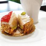 カフェ トスティーナ - シュークリーム断面