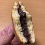 菓子処丸岡屋 - どら焼き　噛んだ所