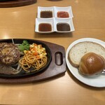 ステーキ宮 - 自家製ハンバーグランチ（パンにしました）