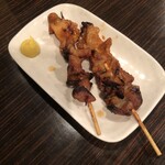 九州料理 マルキュウ - ホルモン串焼き、初めて食べたけどぷりぷりで臭みなし