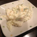 九州料理 マルキュウ - ポテトサラダ、取り分けた後の写真ですが本来はこの２倍の量で結構な量できます！