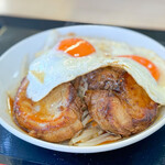 中毒飯 チョモランマ - 料理写真:とろとろチャーシューエッグ定食☆