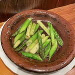 バンガイズ - グリーンアスパラのバター焼き