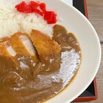 お食事処 丸徳 - 金星カツカレー1250円　左