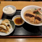 Kyuuthi Hanten - とんかつラーメン&焼き餃子