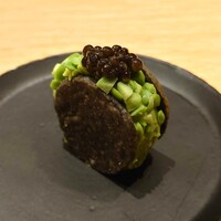 マンサルヴァ - Stagione 季節のコース：〈アミューズ〉グリンピース・黒胡麻・キャビア