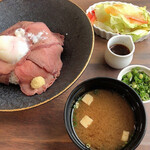 パクパク大食堂 - ザローストビーフ丼1380円