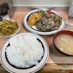 洋庖丁 - からし焼肉とカニクリームコロッケ ¥1,050+カレースパ(小皿) ¥180