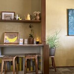 バナナカフェ - ハンドメイドの温もり溢れる店内