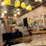 Ganso Kushikatsu Ebisu Shouten - 昭和の大衆居酒屋をコンセプトにしている明るい店内